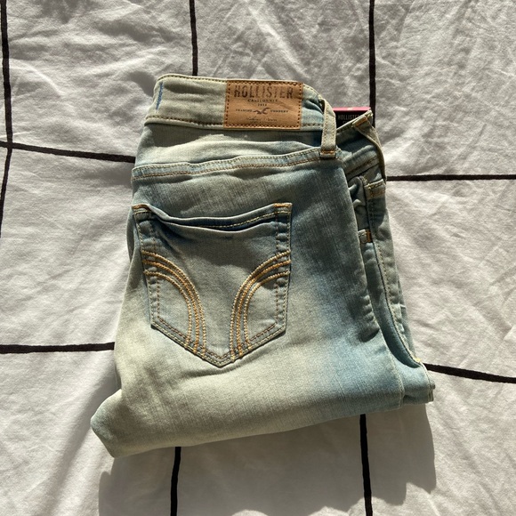 Hollister Super Skinny Jean - Picture 2 of 6